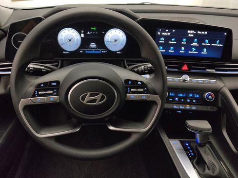 Used 2024 Hyundai Elantra SEL FWD image 22