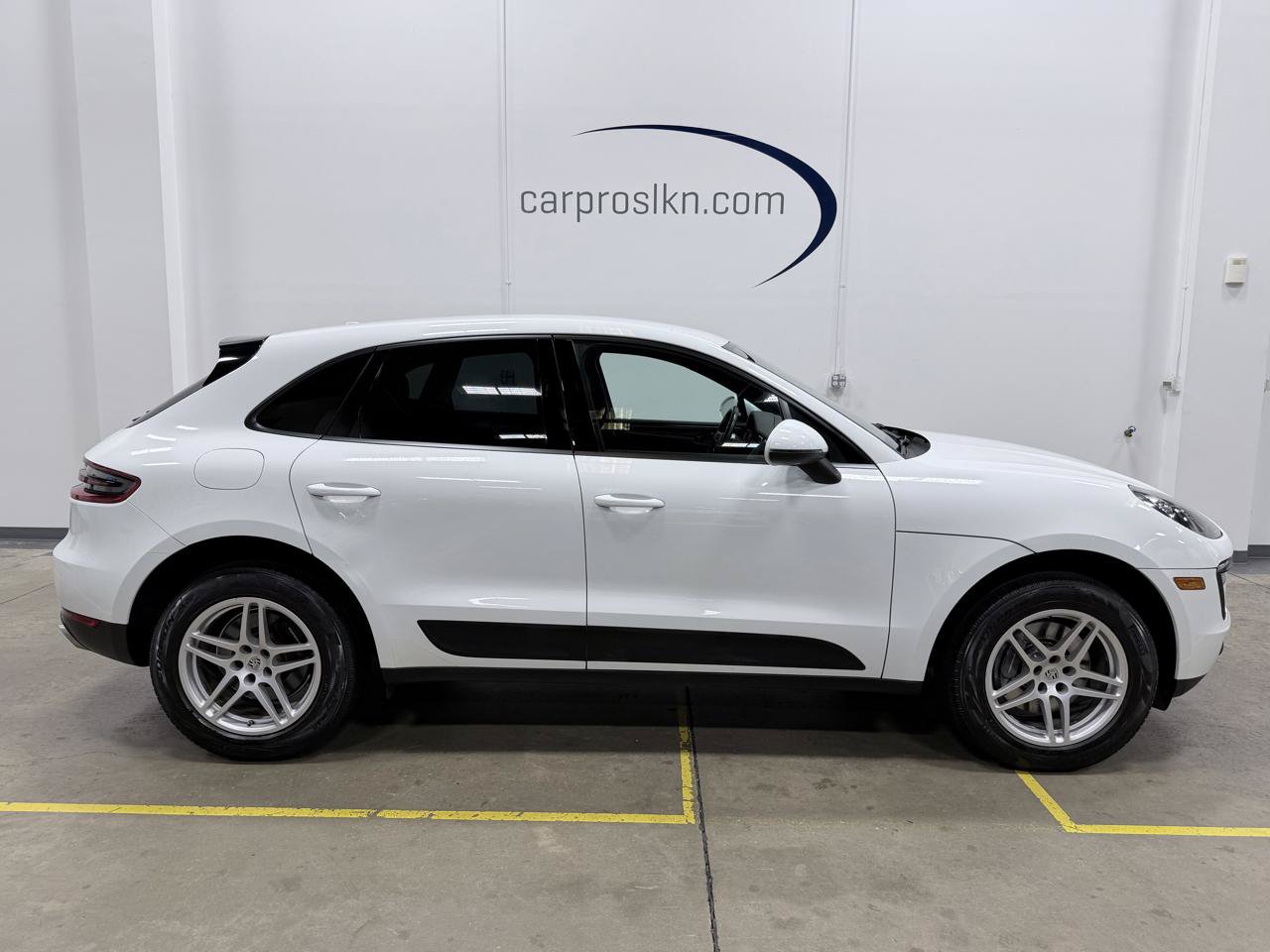 Used 2018 Porsche Macan AWD/4WD image 8