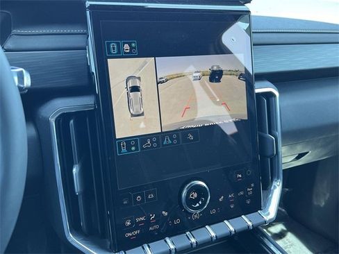 New 2025 GMC Acadia Elevation image 18