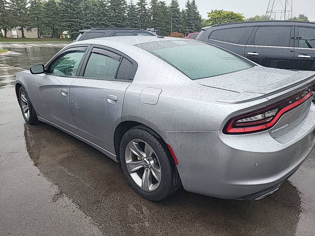 Used 2015 Dodge Charger SE w/ Sport Appearance Group RWD image 2