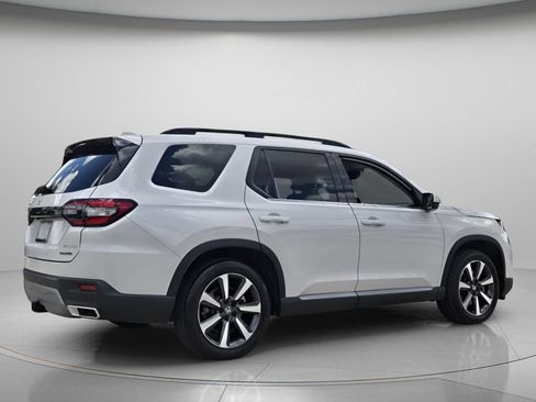 Certified 2025 Honda Pilot Touring image 7