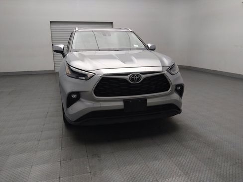 Used 2022 Toyota Highlander XLE FWD image 14
