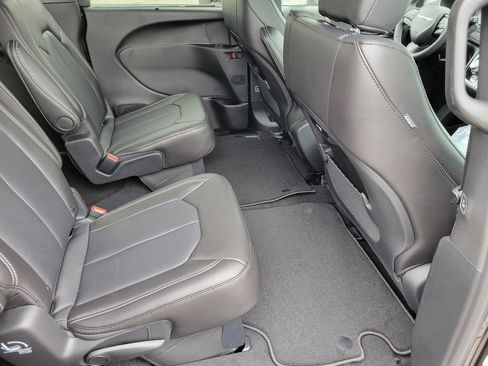 New 2026 Chrysler Pacifica Select w/ S Appearance Package AWD/4WD image 17