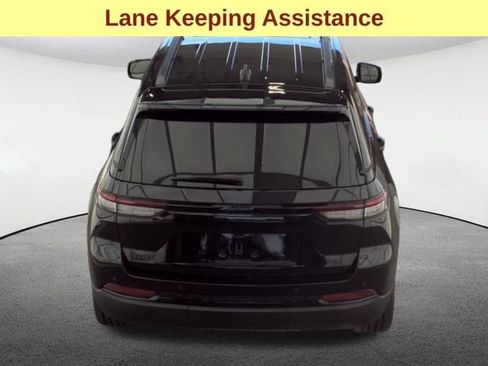 Used 2023 Jeep Grand Cherokee Altitude AWD/4WD image 7