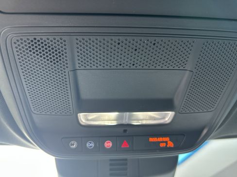 Used 2024 Chevrolet Traverse LT image 34