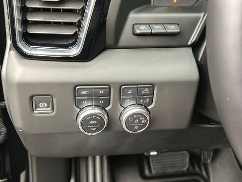 Used 2025 GMC Sierra 1500 Denali Ultimate image 31