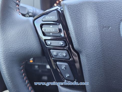 Used 2025 Nissan Frontier Pro-X image 18