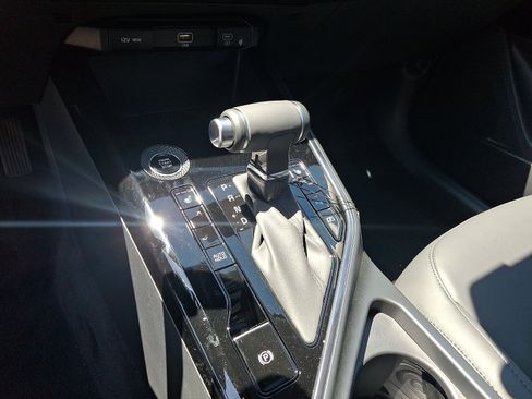 New 2026 Kia Niro EX FWD image 11