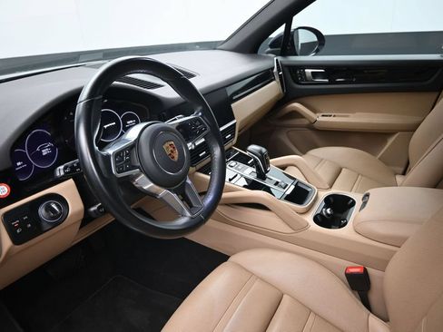 Used 2023 Porsche Cayenne AWD/4WD image 19