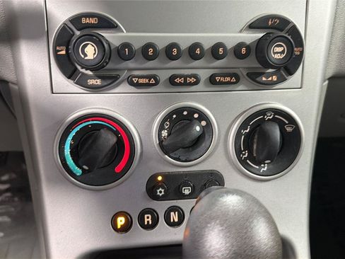 Used 2005 Chevrolet Equinox LS w/ Preferred Equipment Group AWD/4WD image 17