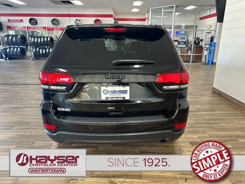 Used 2021 Jeep Grand Cherokee Freedom Edition AWD/4WD image 4