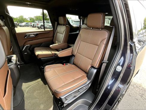 Used 2025 Chevrolet Tahoe High Country AWD/4WD image 24