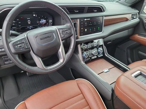 Used 2023 GMC Yukon Denali Ultimate AWD/4WD image 10