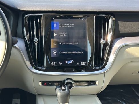 Used 2020 Volvo S60 T5 Momentum w/ Protection Package image 11