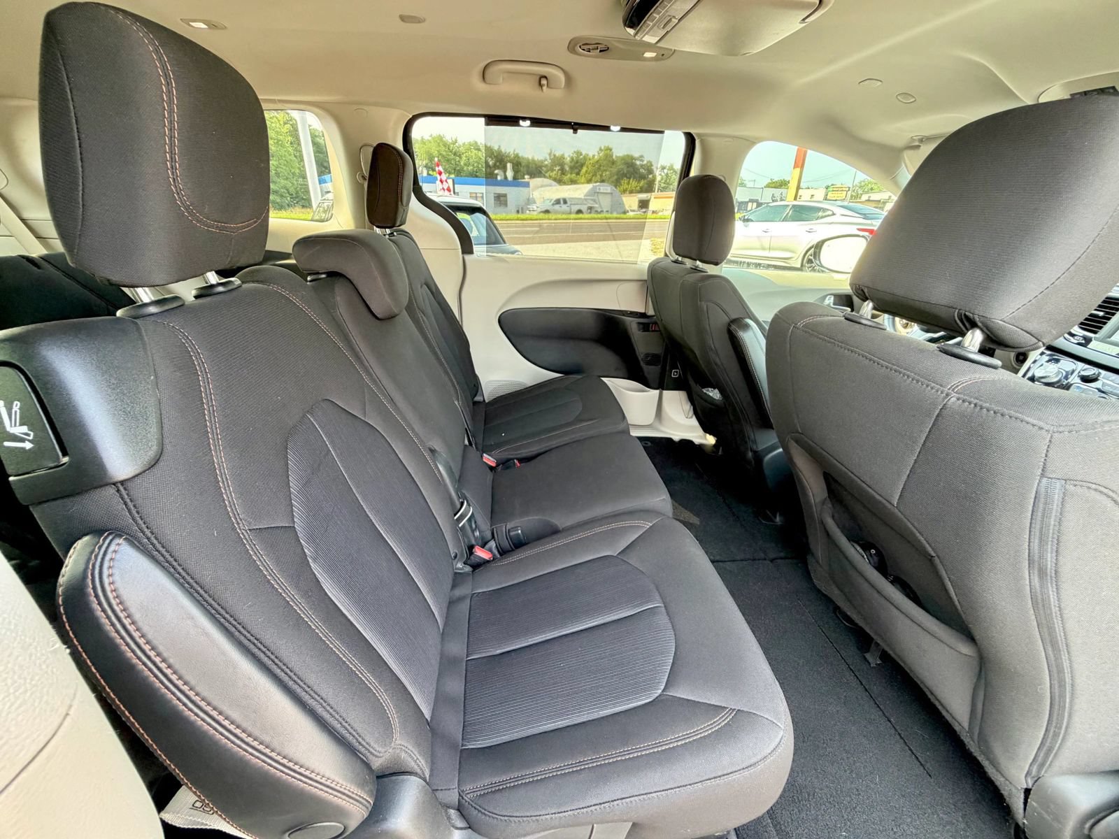 Used 2020 Chrysler Pacifica Touring w/ Tire & Wheel Group FWD image 37