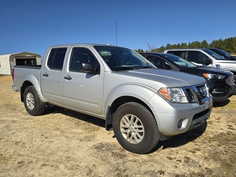 Used 2018 Nissan Frontier SV image 3
