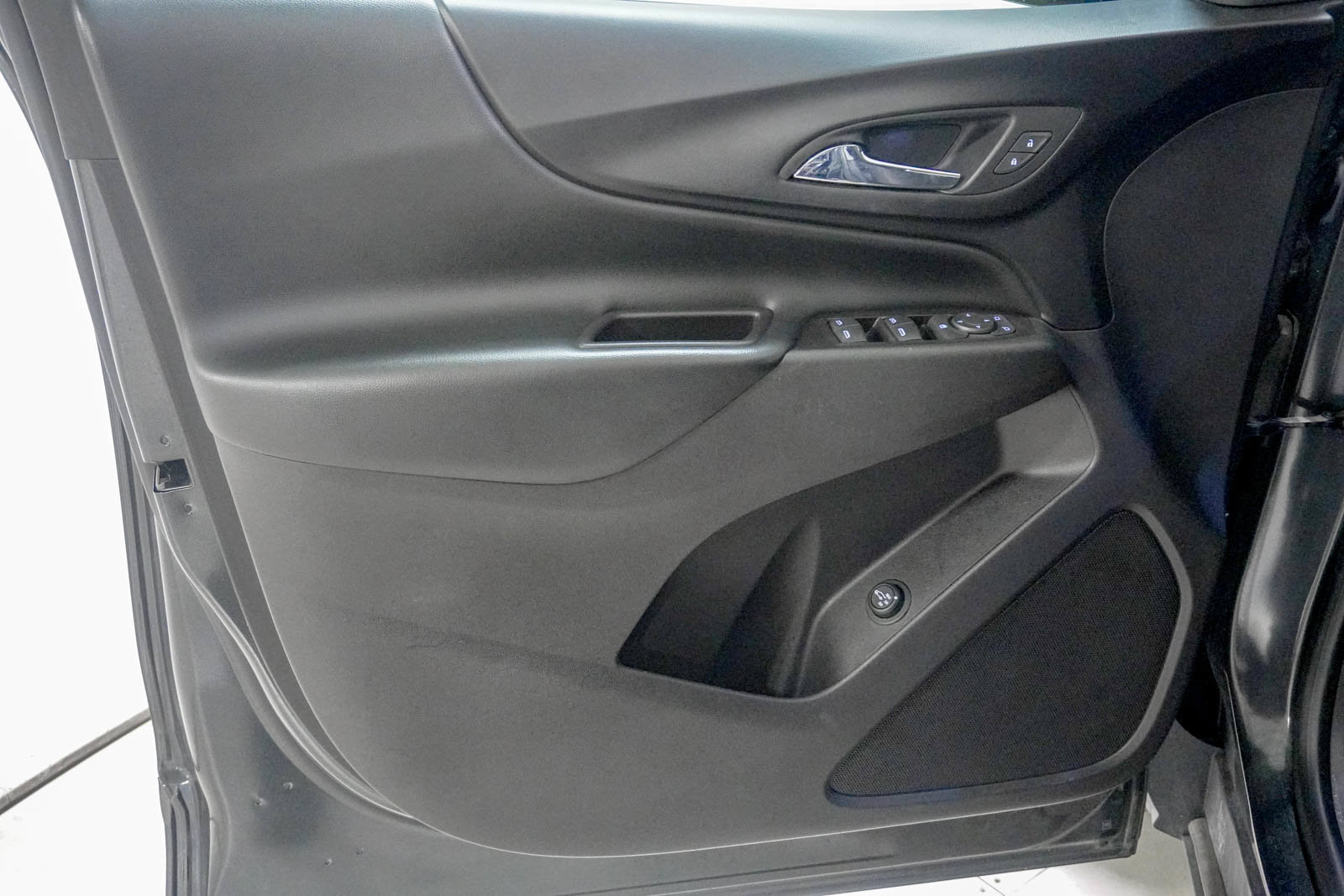 Used 2018 Chevrolet Equinox LT AWD/4WD image 16
