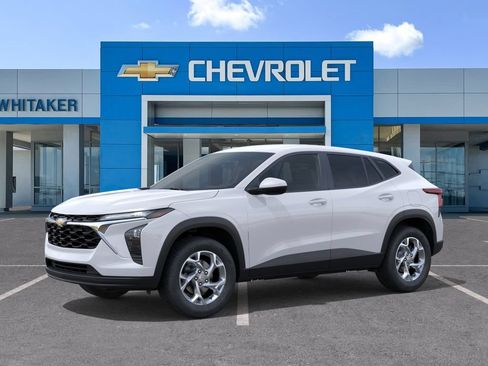 New 2026 Chevrolet Trax LS w/ LS Convenience Package FWD image 2