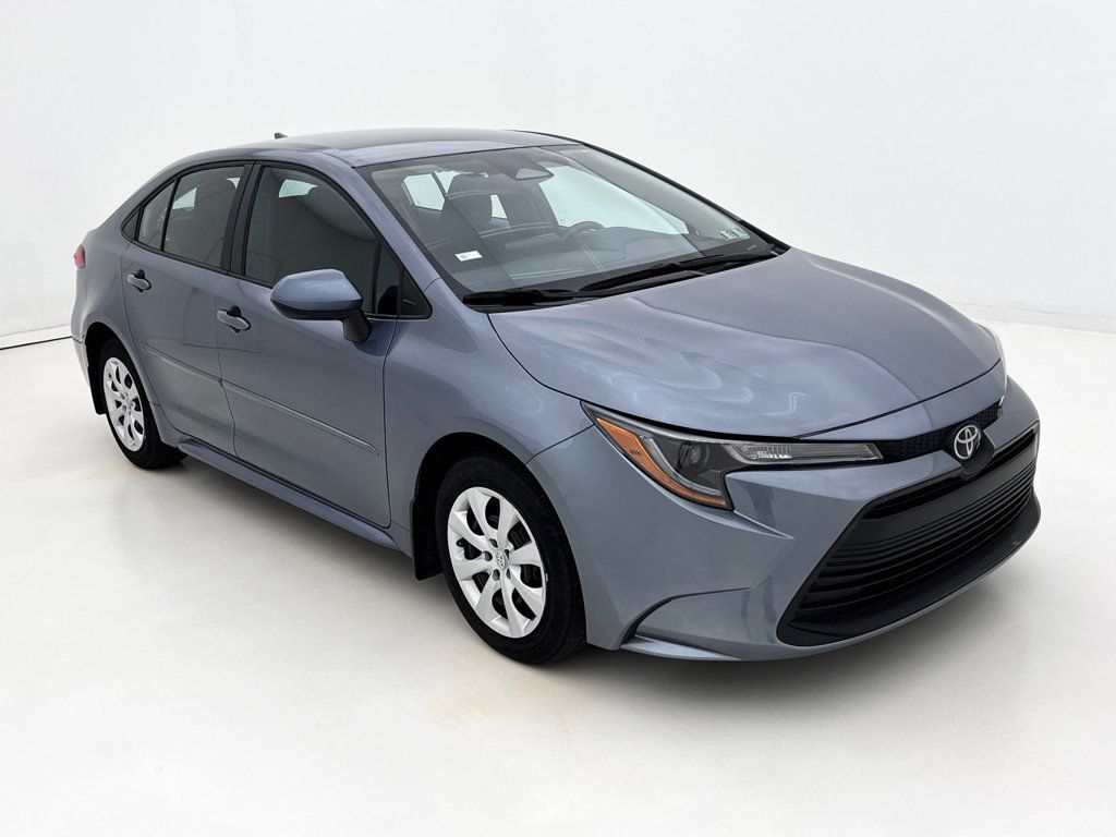 Used 2025 Toyota Corolla LE FWD image 2