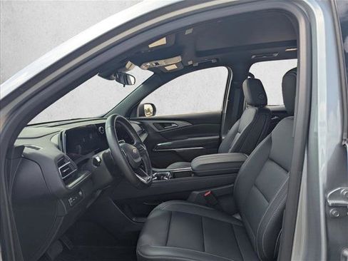 Used 2025 Chevrolet Traverse LT w/ Sun and Wheel Package image 15