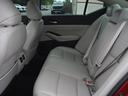 Used 2020 Nissan Altima 2.5 Platinum FWD image 16