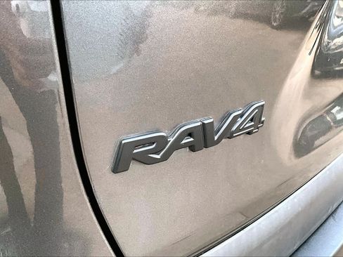 Used 2021 Toyota RAV4 LE FWD image 30