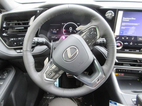 New 2025 Lexus TX 500h AWD image 32