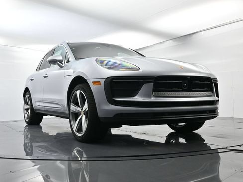 Certified 2025 Porsche Macan AWD/4WD image 55