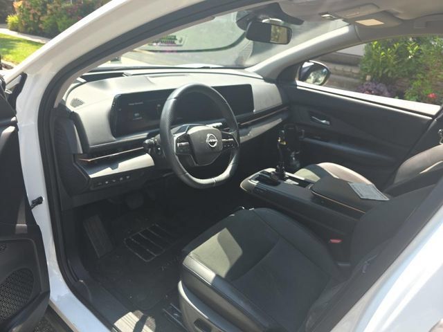 Certified 2024 Nissan Ariya FWD image 3
