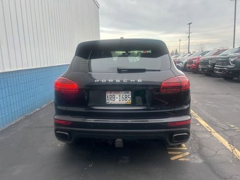 Used 2017 Porsche Cayenne image 3