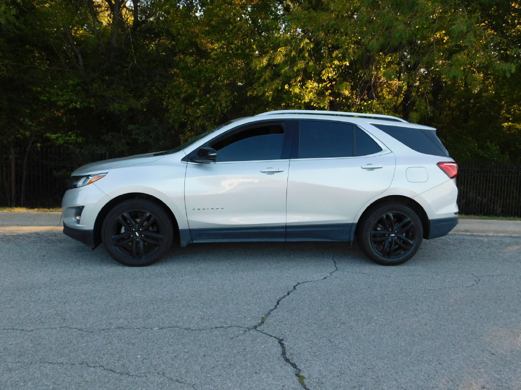Used 2020 Chevrolet Equinox LT w/ Sport Edition FWD image 2