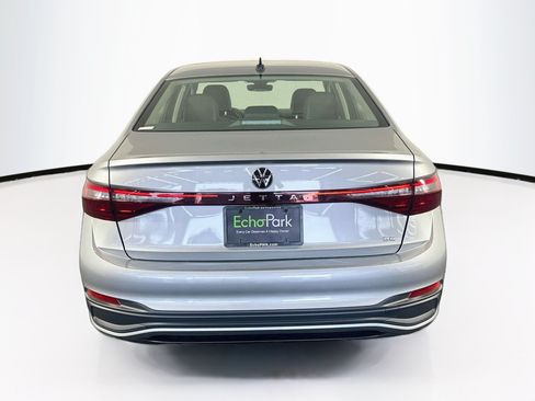 Used 2025 Volkswagen Jetta SE FWD image 7