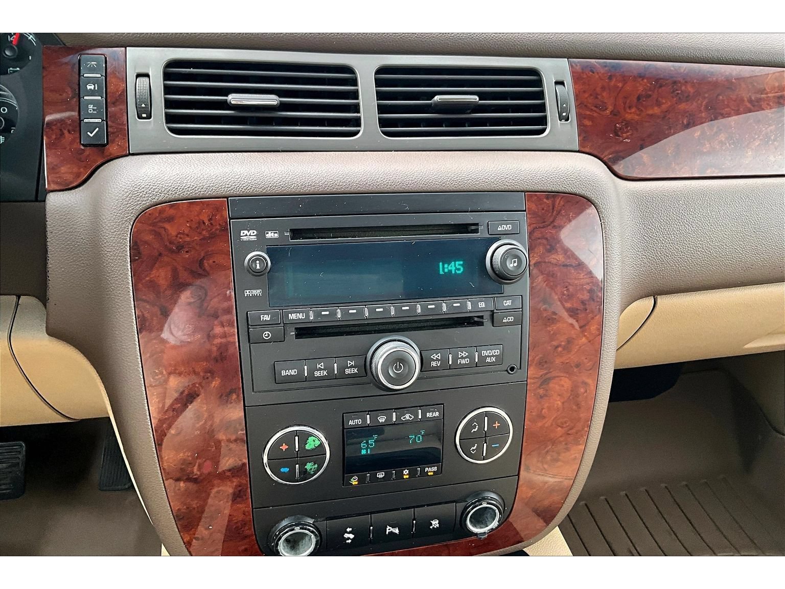 Used 2010 Chevrolet Suburban LT AWD/4WD image 14