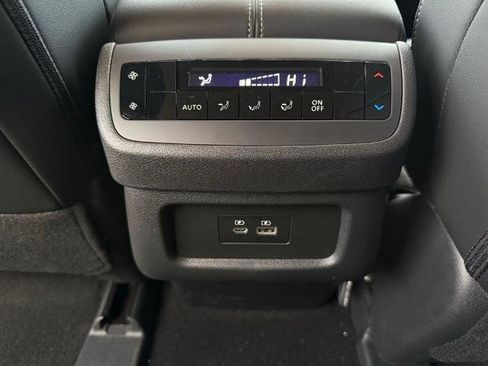 New 2025 Nissan Pathfinder SL image 12