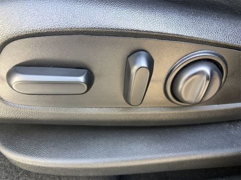 Used 2021 Chevrolet Equinox LT image 12