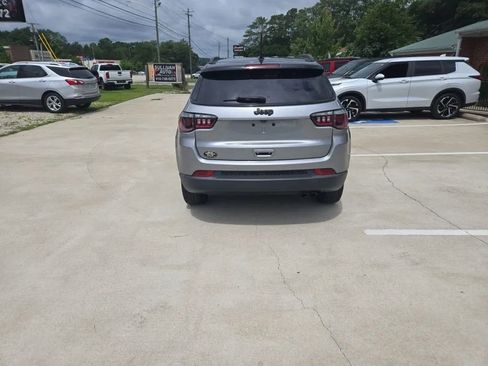 Used 2020 Jeep Compass Latitude image 4