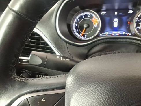 Used 2019 Jeep Cherokee Limited AWD/4WD image 28