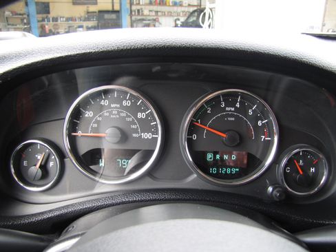 Used 2015 Jeep Wrangler Sport image 12