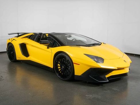 Used 2016 Lamborghini Aventador LP 750-4 Superveloce AWD/4WD image 2