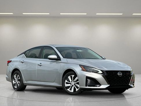 Used 2023 Nissan Altima 2.5 S image 1