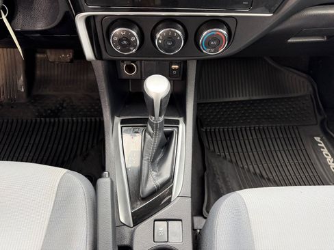 Used 2019 Toyota Corolla L image 22