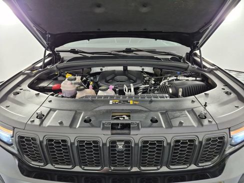 Certified 2024 Jeep Grand Cherokee Trailhawk AWD/4WD image 37