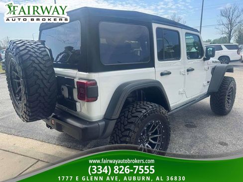 Used 2024 Jeep Wrangler Unlimited Rubicon w/ Capability Package image 6