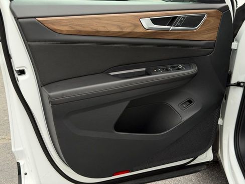 Used 2024 Volkswagen Atlas SE image 11