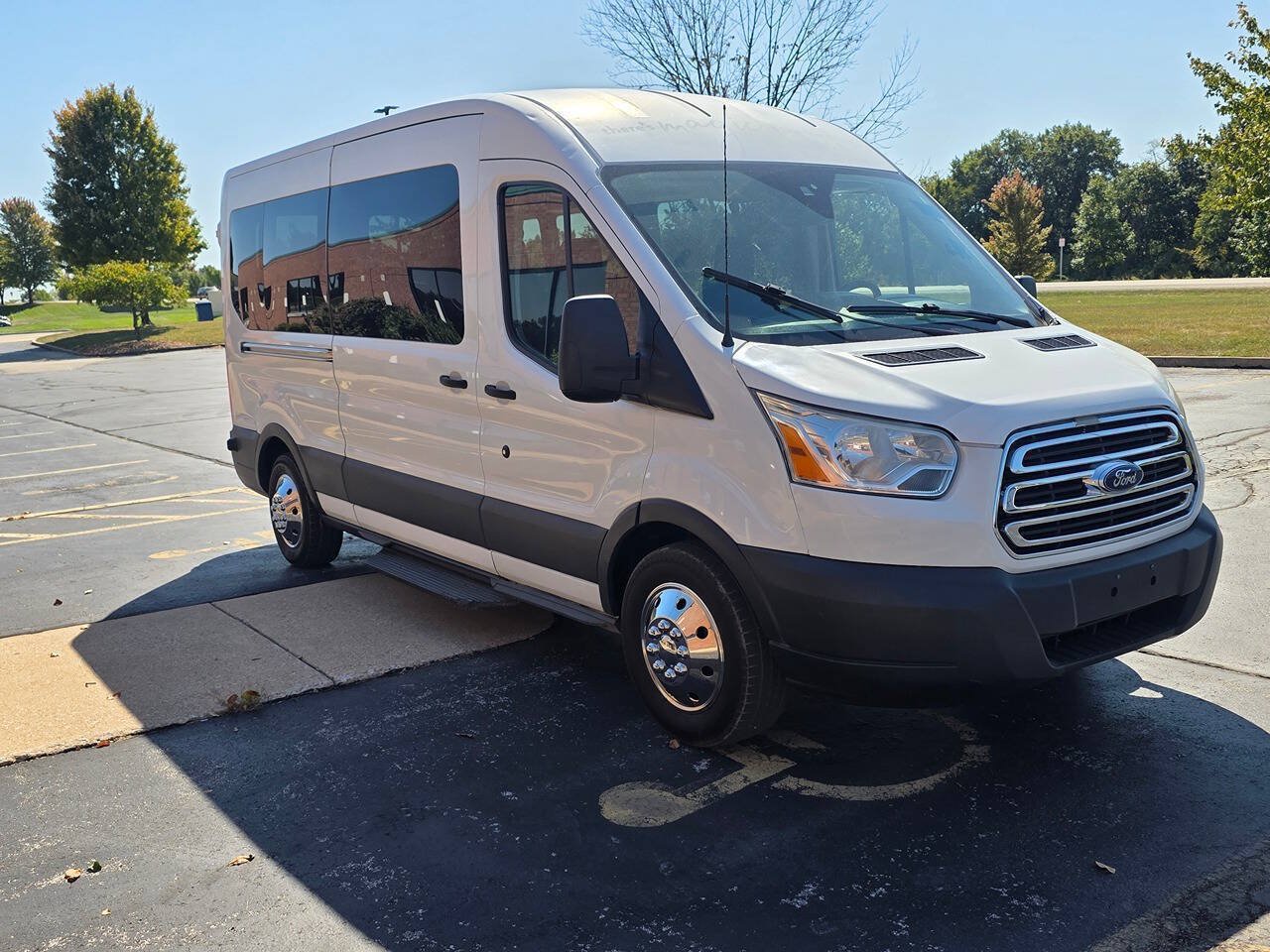 Used 2017 Ford Transit 350 XLT RWD image 4