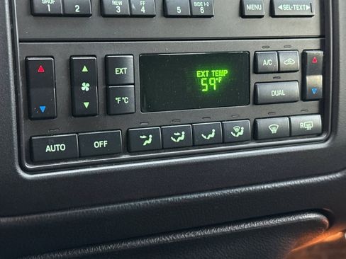 Used 2007 Lincoln Town Car Executive L image 21