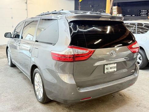 Used 2017 Toyota Sienna Limited Premium image 4