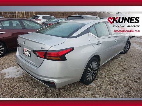 Used 2024 Nissan Altima 2.5 SV image 5