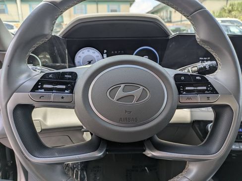 Used 2025 Hyundai Elantra SEL FWD image 21