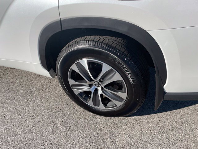 Used 2023 Toyota Highlander XLE AWD/4WD image 15